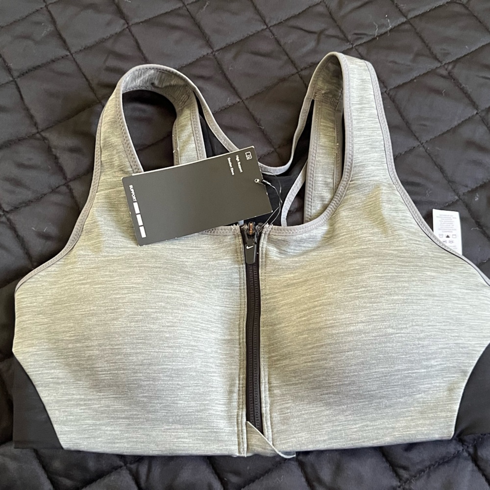 NWT Nike Sports Bra. Size Medium. High Support